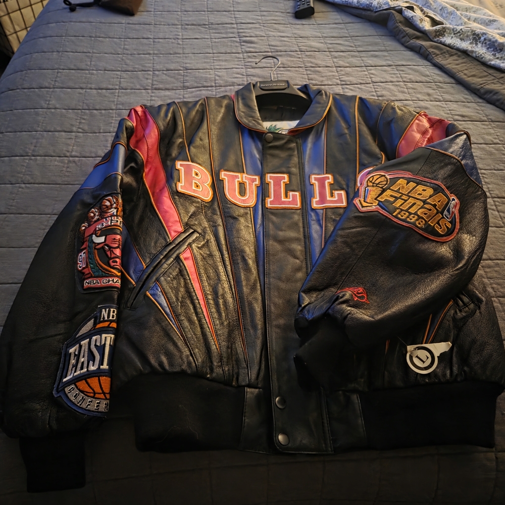 Men's Black and Red Bulls Leather Jacket - Picture 7 of 8